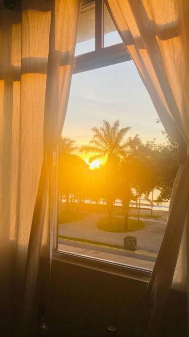 Apartamento Com Vista Pro Mar No Centro De Ubatuba - 2 Quartos E Cozinha Completa Exterior foto